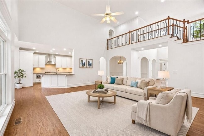 Photo - 1158 Queensgate Dr SE