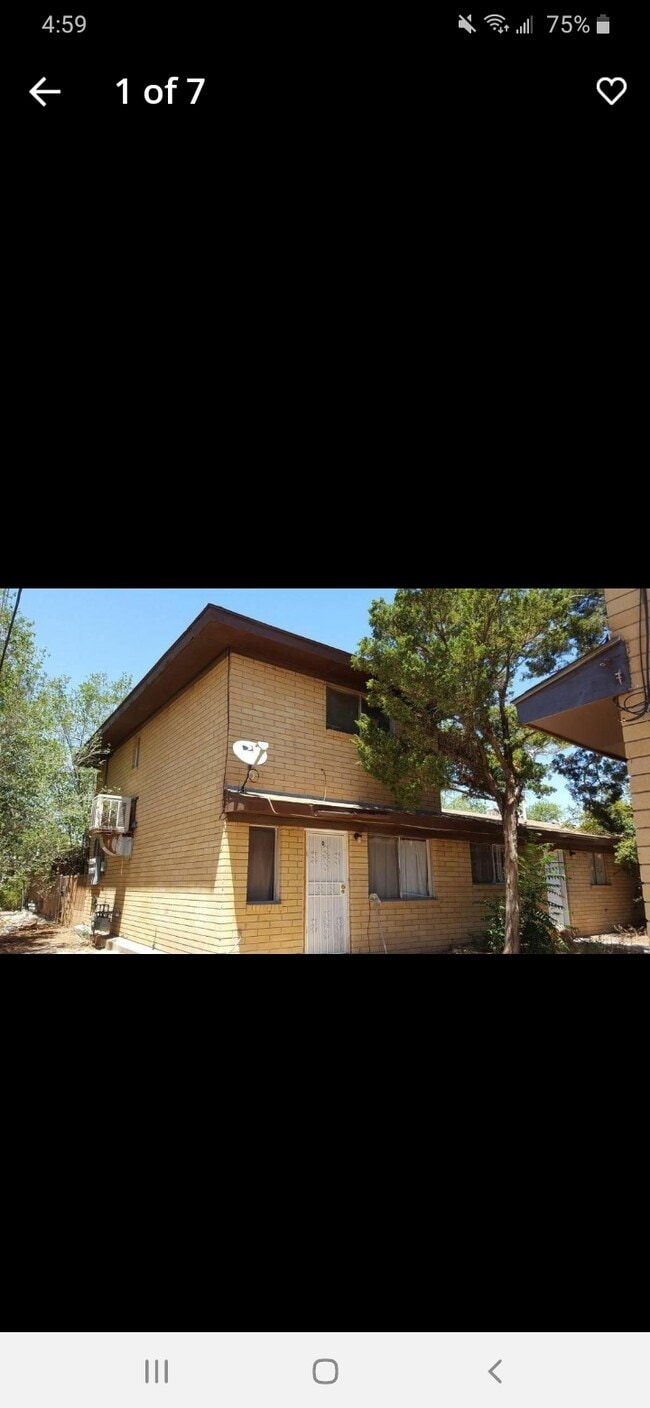 Photo - 541 Palomas Dr SE