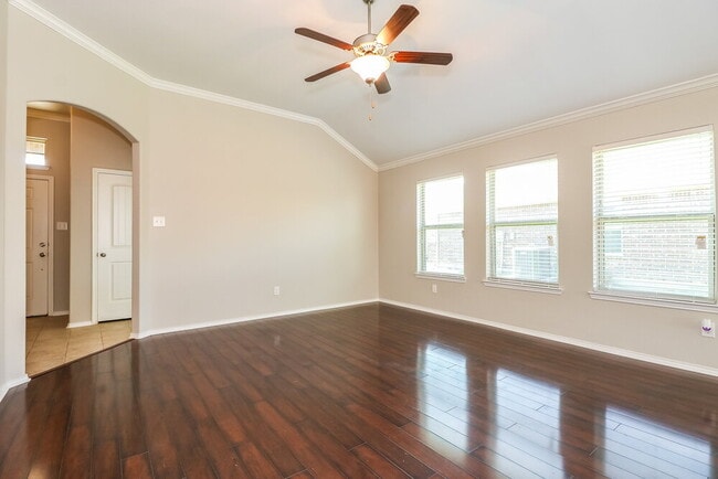 Photo - 900 W Bend Blvd