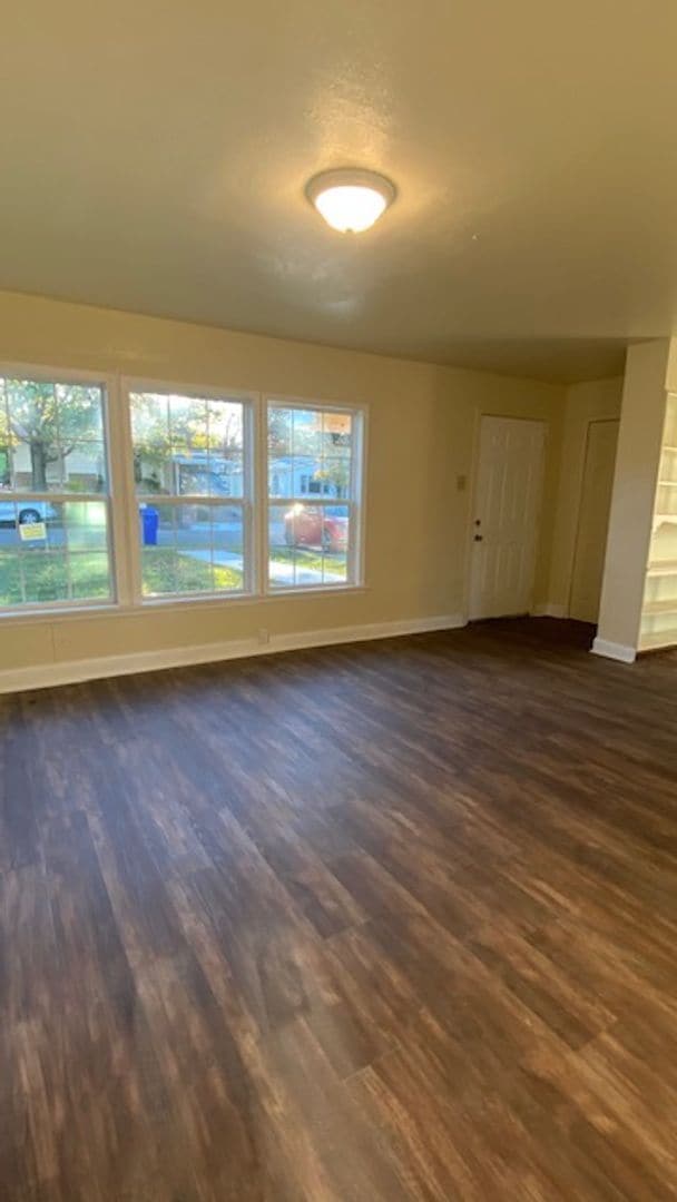 Photo - 2120 Jane St