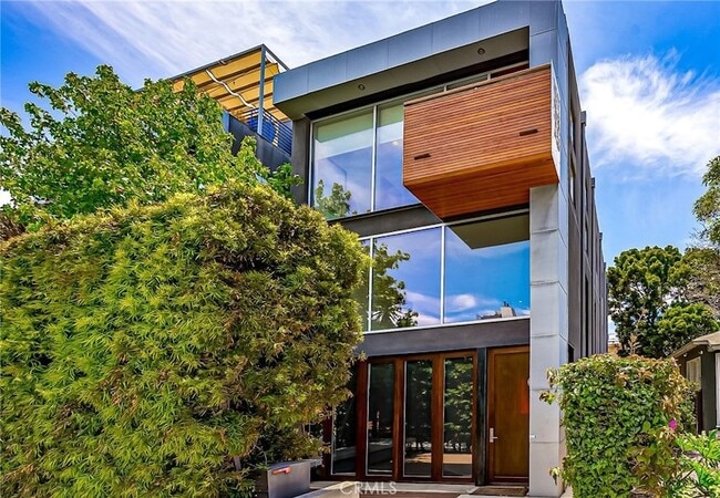 Building Photo - 414 Venice Way