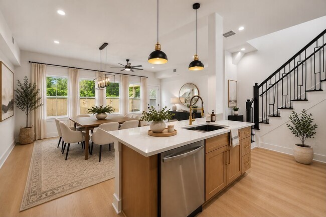 Photo - 8210 Lawler St