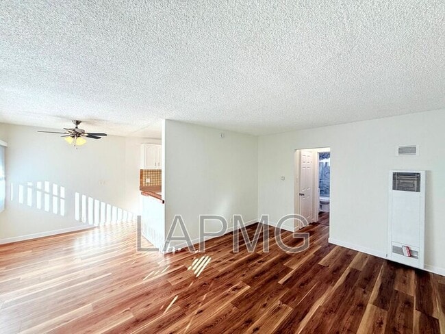 Photo - 10919 Pioneer Blvd