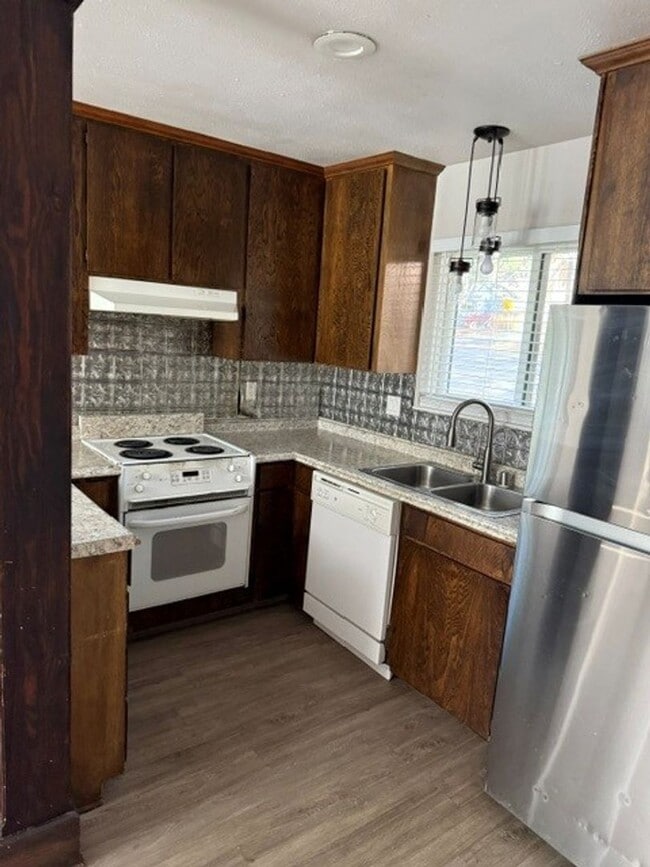 Photo - 1200 Wildwood Ave