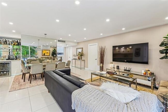 Photo - 121 Crandon Blvd