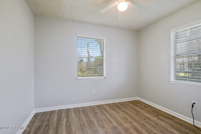 Photo - 715 Central Rd