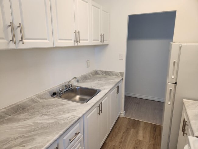 Cuisine - Oshawa Glen Developments Ltd