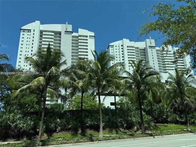 Building Photo - 15051 Royal Oaks Ln Unit 701