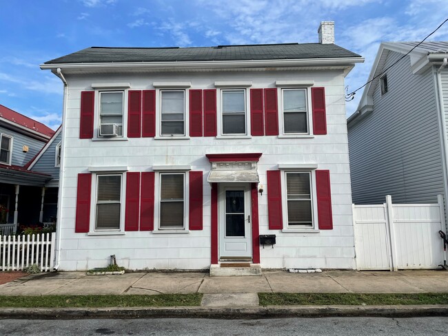Building Photo - 34 W Keller St Rental