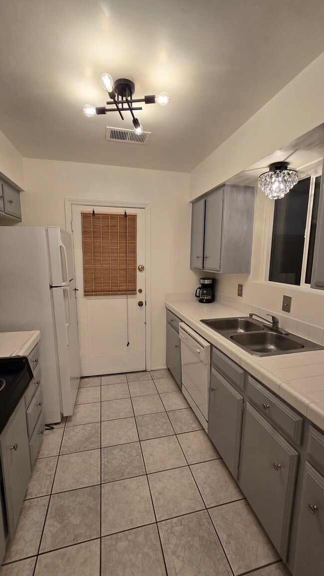 Photo - 2820 E 6th St Unit 217