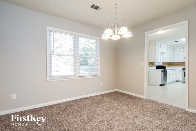 Photo - 668 Slew Ave