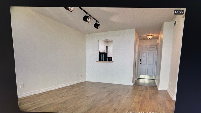 Building Photo - 1502 S Boulder Ave Unit 20B