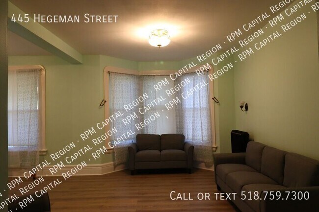 Photo - 445 Hegeman St