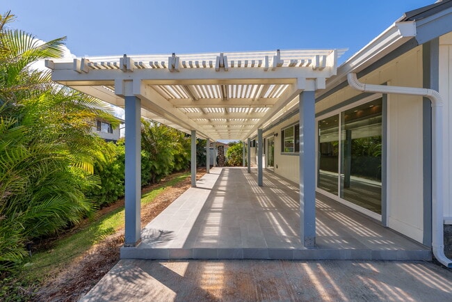 Photo - 2067 Laukahi St