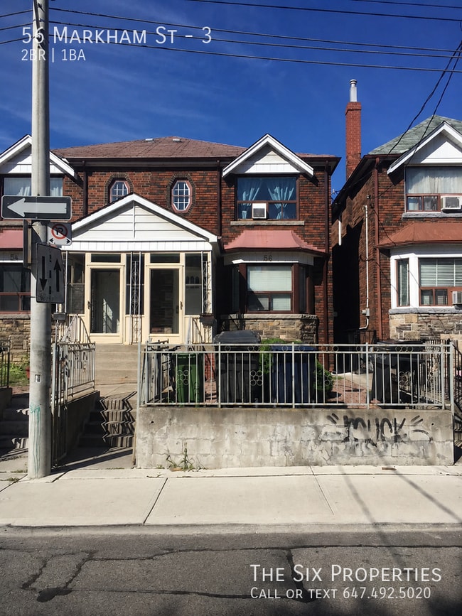 Building Photo - Two Bedroom Lower Level Apartment Near Queen West / Trinity Bellwoods Unit 3