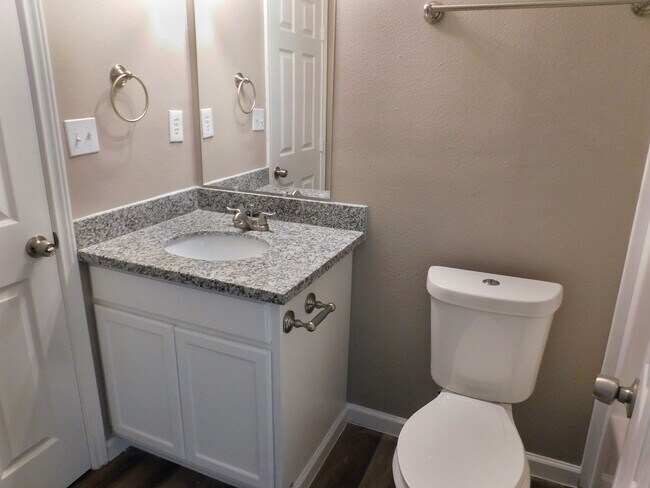 Photo - Room For Rent Unit 152 Varsity Rm A