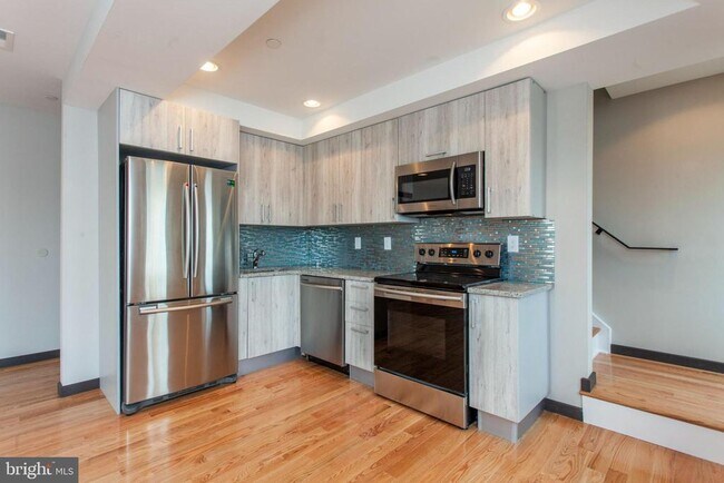 Photo - 2553 Montrose St Unit D