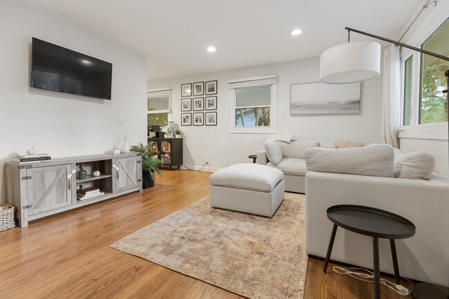 Photo - 328 S 14th St