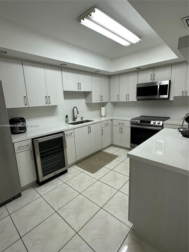 Photo - 5825 Collins Ave Unit 11E