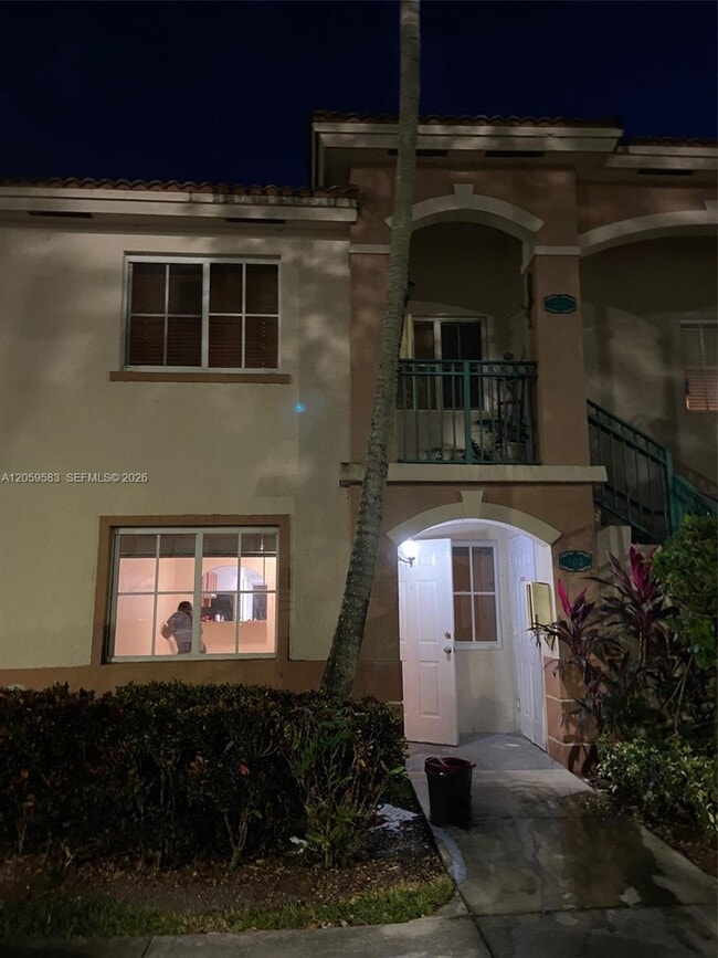 Building Photo - 1270 SE 31st Ct Unit 102-35
