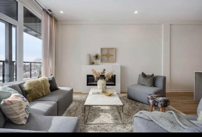 Photo - 6340 W Belmont Ave