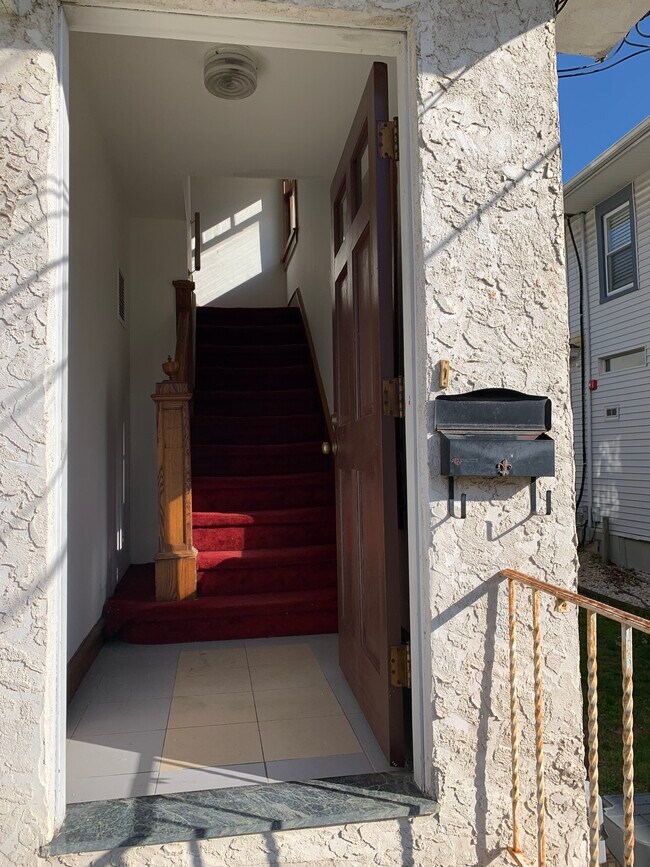 entrance - 909 Kings Hwy S Apartments Unit 2nd Floor