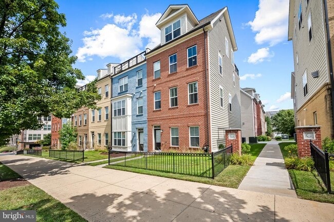 Building Photo - 2431 Glenallan Ave Rental