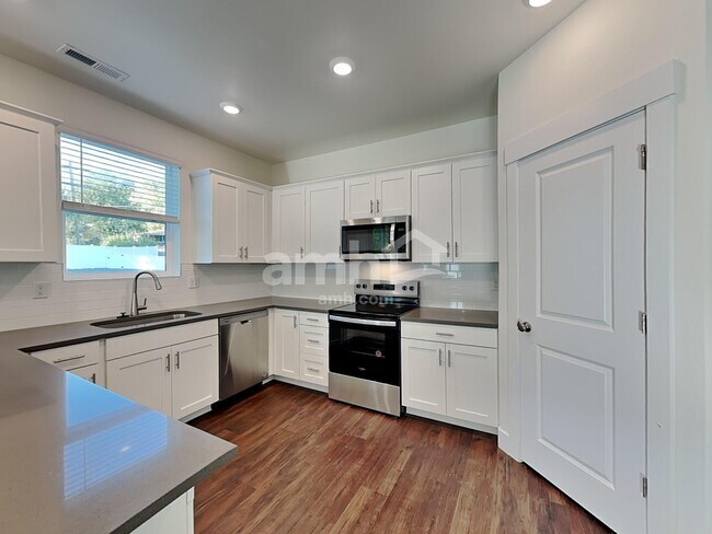 Photo - 805 S Oak St