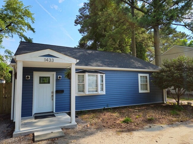 Building Photo - MEADOWBROOK
