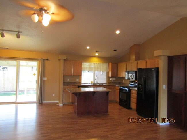 Photo - 3 bedroom 2 bathroom at the End of the cul-de-sac Home with RV Parking