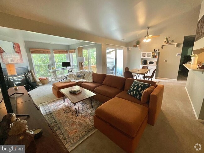 Building Photo - 304 Juneberry Way Unit 3C Rental