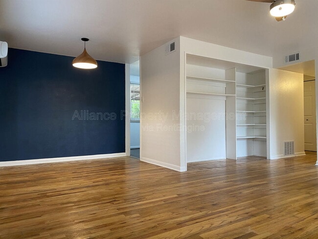 Photo - 2605 Lark Dr