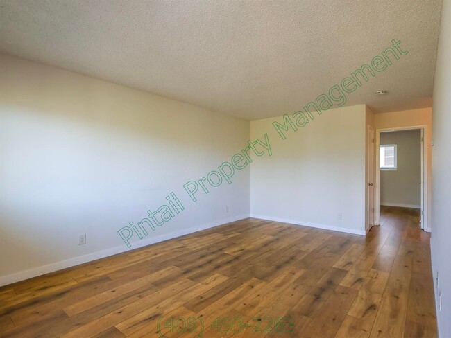 Photo - 978 Westlynn Way Unit 3