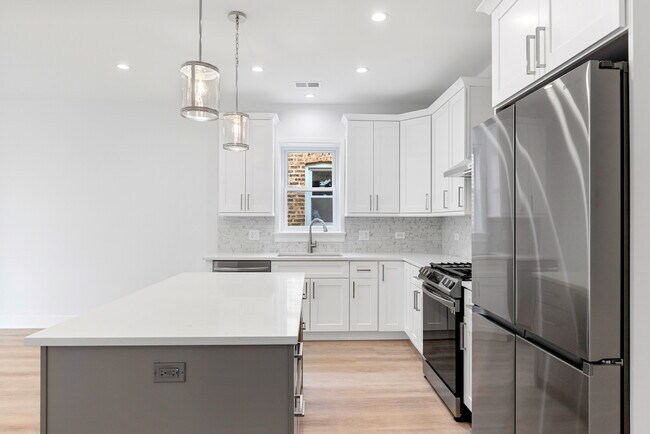 6423 N Washtenaw Ave Unit 5