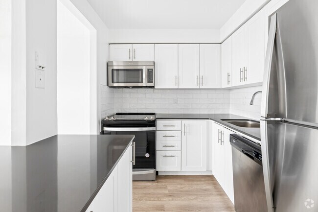 1BR, 1BA - 678SF - Kitchen