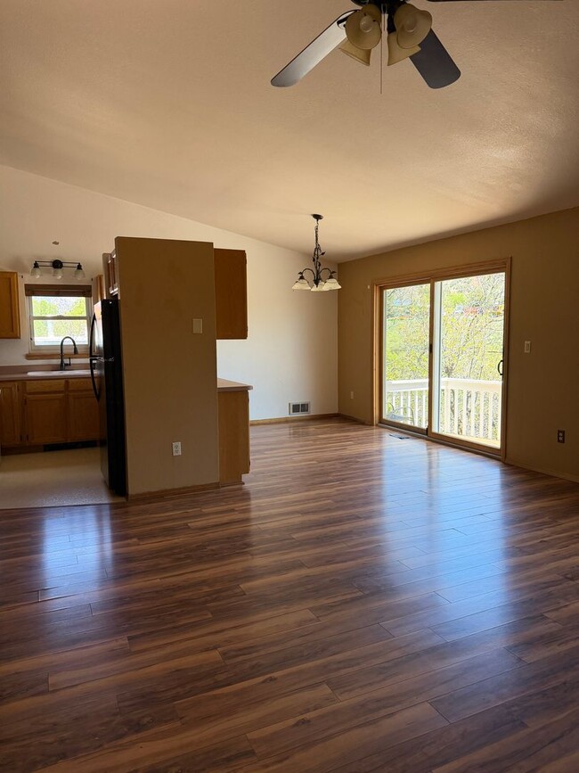Photo - 3-bedroom plus office, 2-bath home located along the Roaring Fork River in Glenwood Springs