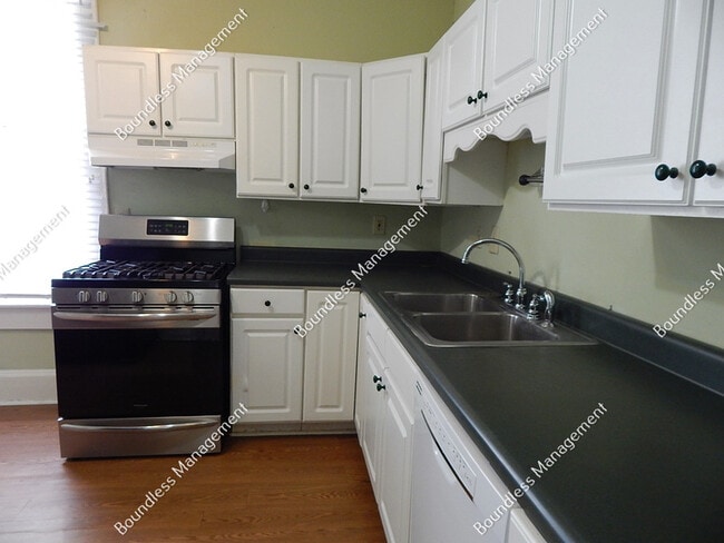 742 Lake Ave NE