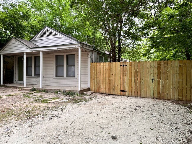 Photo - 2 Bedroom Home Close to Historic District