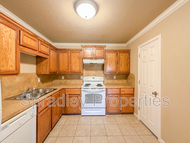 Photo - 4914A-49205 205 Loop