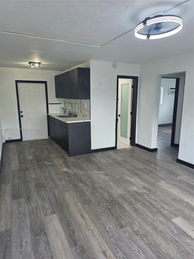 Building Photo - 636 NW 14th Terrace Unit 1