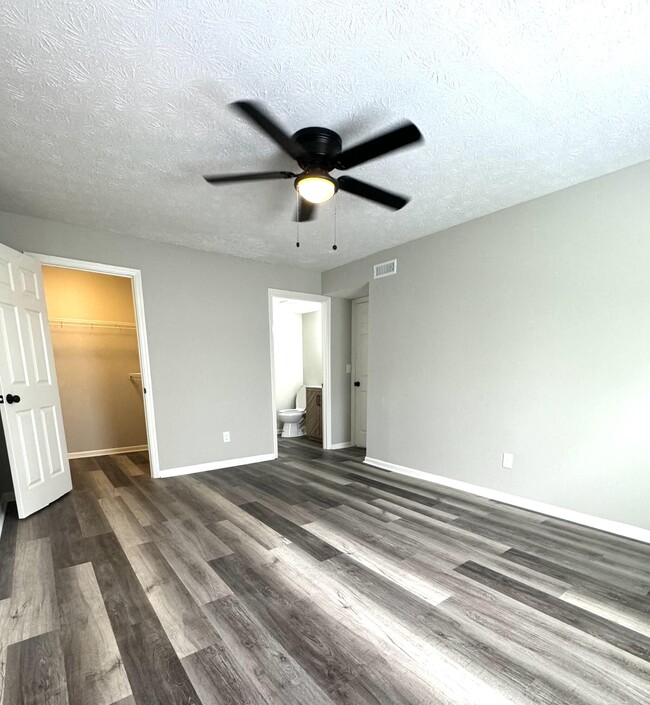 Photo - 606 Queensway Ct