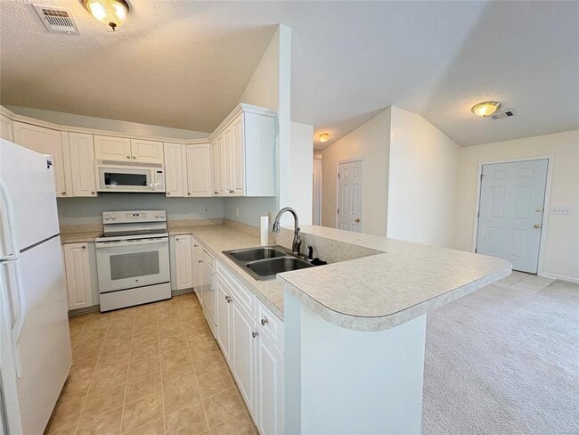 Photo - 1684 Hawthorne Ln
