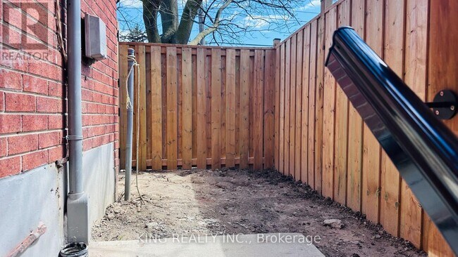 Photo - 994 Brimley Rd