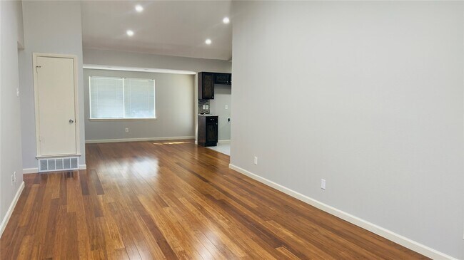 Photo - 12117 Sunland St