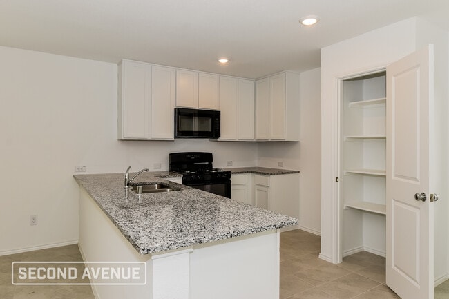 Photo - 1947 Aves Gln Ln