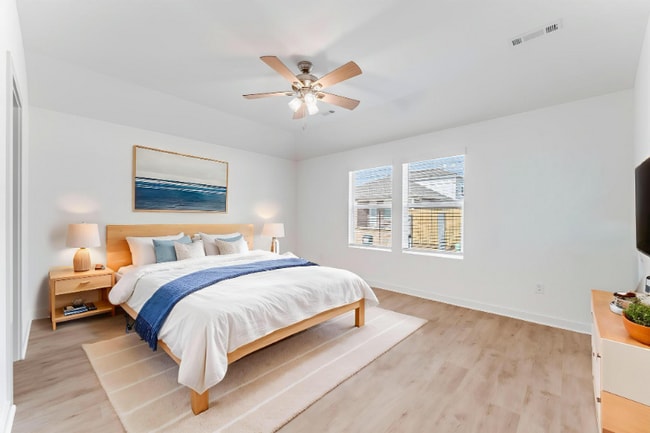 Photo - 114 S Maroon Ave