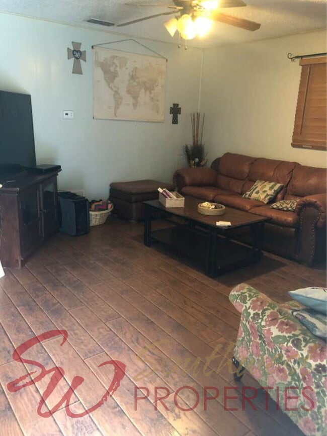 Photo - 2 Bedroom, 1 Bathroom with Awesome Backyard