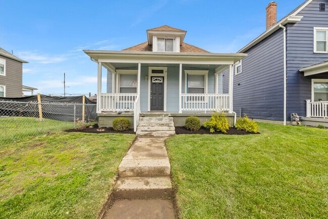 Photo - 84 N Oakley Ave House