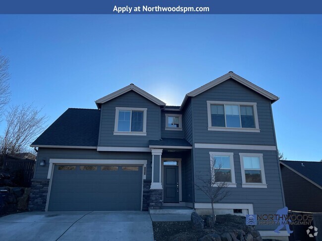 Building Photo - Gorgeous 4 Bedroom 2.5 Bath Home- 2080 Squ...