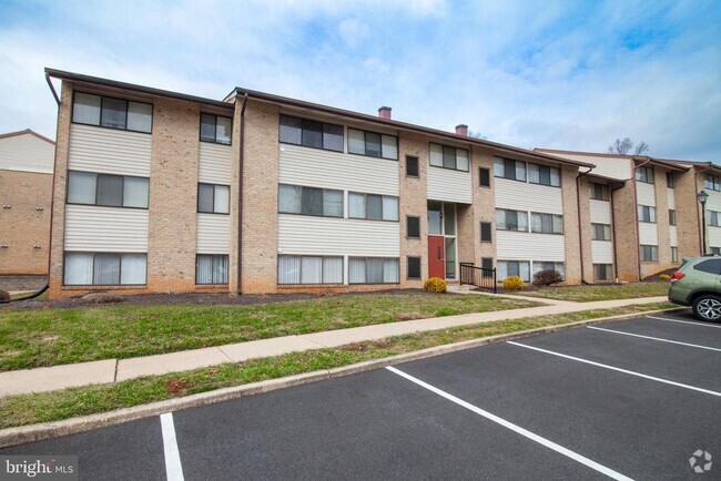 Building Photo - 120 Royal Oak Dr Unit 120-B Rental